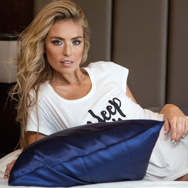 Satenski-Jastucnici-temno-sina-2